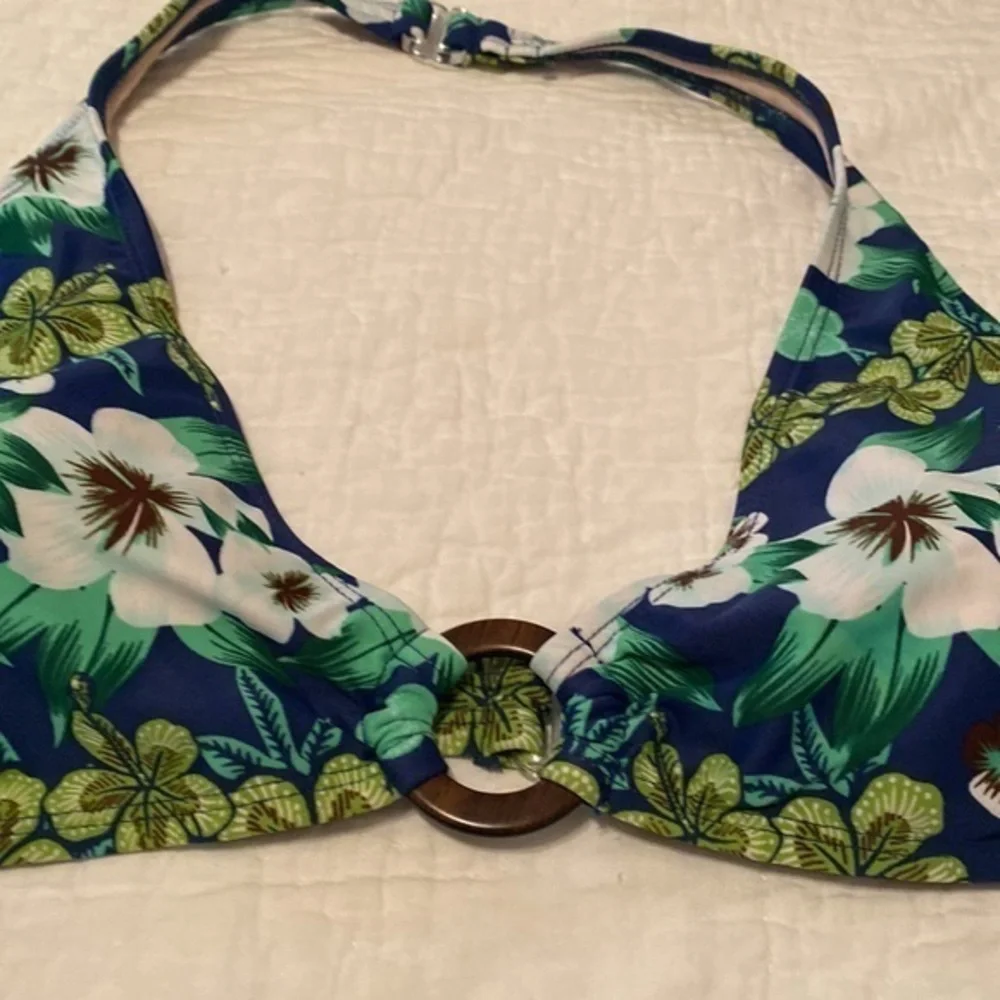 Islander floral bikini top‎